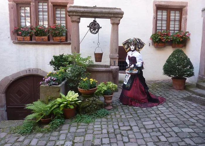 Adrihof A Riquewihr, Cour De L\'Abbaye D\'Autrey