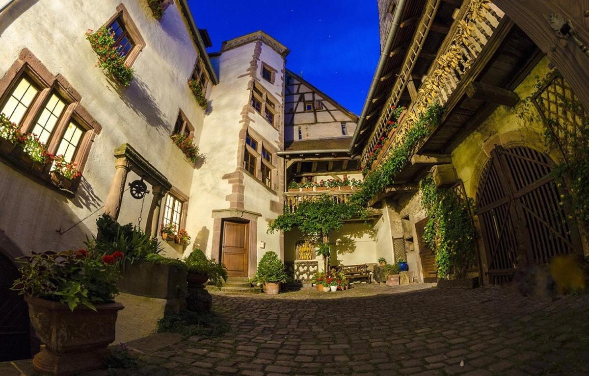 Adrihof A Riquewihr, Cour De L'abbaye D'autrey Riquewihr