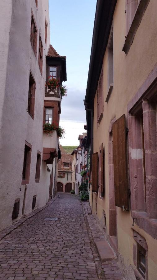 Adrihof A Riquewihr, Cour De L'abbaye D'autrey Riquewihr